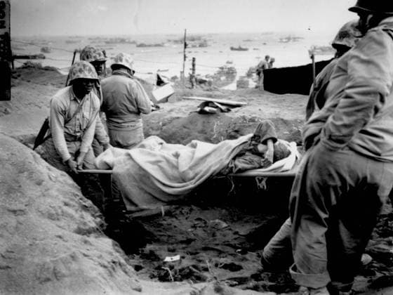 An American soldier being evacuated, Iwo Jima Island, 23rd February 1945 (b w photo) 1720219 An American soldier being evacuated, Iwo Jima Island, 23rd February 1945 (b w photo) by American Photographer, (20th century); (add.info.: On Iwo Jima island, february 23, 1945 : american wounded soldier is evacuated by African-American soldiers). Copyright: xBridgemanxImagesx 1720219