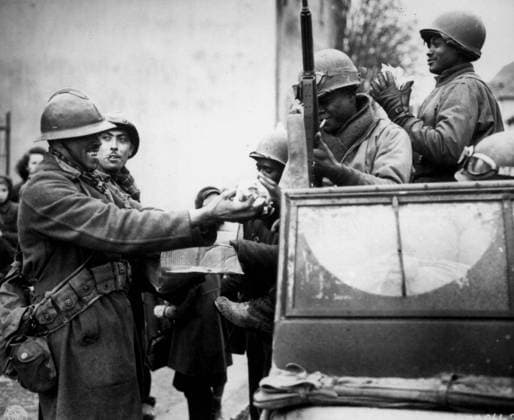 French soldiers giving sweets to African-American soldiers, Rouffach, 5th February 1945 (b w photo) 1721270 French soldiers giving sweets to African-American soldiers, Rouffach, 5th February 1945 (b w photo) by Unknown photographer, (20th century); (add.info.: In Rouffach, Alsace, France, french soldiers have given candies to African-American soldiers february 5, 1945). Copyright: xBridgemanxImagesx 1721270