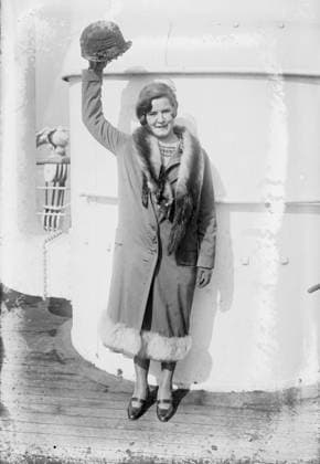 Gertrude Ederle returns home to New York after swimming the Channel, 1926 (b w photo) 1766191 Gertrude Ederle returns home to New York after swimming the Channel, 1926 (b w photo); Private Collection; (add.info.: Gertrude Caroline Ederle (1905- 2003) was an American swimmer and Olympic champion who, in 1926, was the first woman to swim the English Channel. On her return home to New York she was greeted with a ticker-tape parade and a cheering crowd of over two million. ). Copyright: xBridgemanxImagesx 1766191