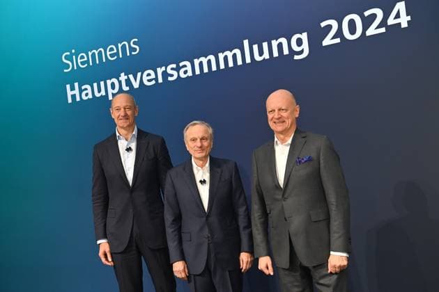 News Themen der Woche KW06 v.li:Roland Busch (Chief Technology Officer und Mitglied des Vorstands der Siemens AG), Werner BRANDT (stellvertreternder Vorsitzender des Aufsichtsrats). Ralf P. Thomas (CFO). Virtuelle,digitale Siemens Hauptversammlung am 08.02.2024 in Muenchen. *** from left Roland Busch Chief Technology Officer and Member of the Managing Board of Siemens AG , Werner BRANDT Deputy Chairman of the Supervisory Board Ralf P Thomas CFO Virtual, digital Siemens Annual General Meeting on 08 02 2024 in Munich