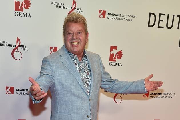 15 Deutscher Musikautor innenpreis Volker Rosin, KInderlieder Arrival at the award ceremony of the 15 Deutscher Musikautor innenpreis at the Hotel Ritz in Berlin, on 08 02 2024 Photopress Mueller