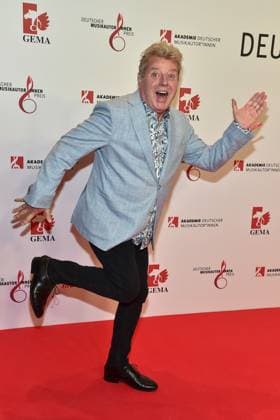 15 Deutscher Musikautor innenpreis Volker Rosin, KInderlieder Arrival at the award ceremony of the 15 Deutscher Musikautor innenpreis at the Hotel Ritz in Berlin, on 08 02 2024 Photopress Mueller