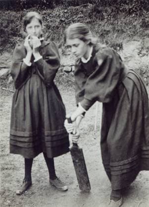 Virginia and Vanessa Stephen, in St. Ives, 1894 (b w photo) XJF354224 Virginia and Vanessa Stephen, in St. Ives, 1894 (b w photo) by English Photographer, (19th century); Private Collection; (add.info.: Virginia Woolf (1882-1941) and her sister Vanessa Bell (1879-1961) when they were teenagers;). Copyright: xBridgemanxImagesx 354224