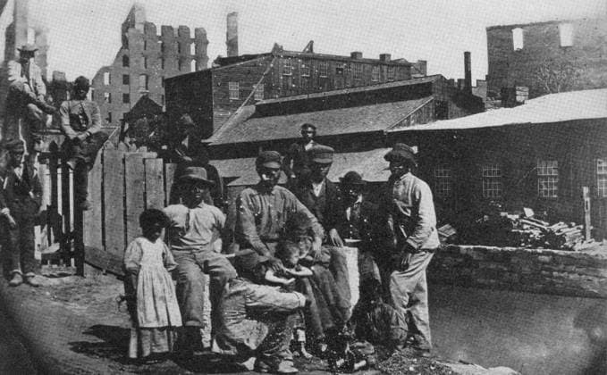 Freed slaves on the canal bank at Richmond, Virginia. 1865, Copyright: xUnitedxArchivesx xWorldxHistoryxArchivex WHA_092_0635 !ACHTUNG AUFNAHMEDATUM GESCHÄTZT!