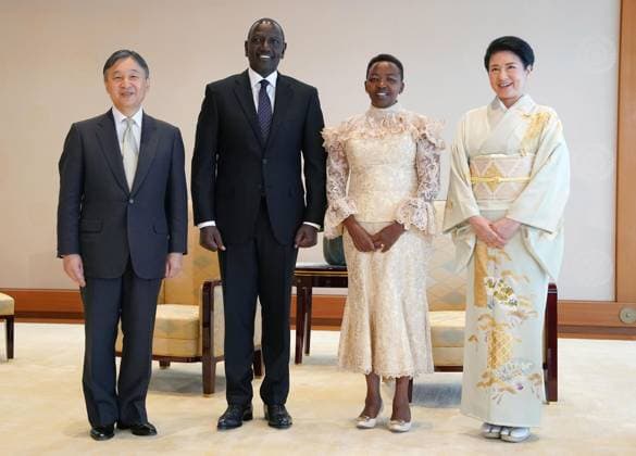 Entertainment Themen der Woche KW06 Entertainment Bilder des Tages Kenyan President Ruto in Tokyo Japanese Emperor Naruhito (far L), Empress Masako (far R), Kenyan President William Ruto (2nd from L) and his wife Rachel pose for a photo at the Imperial Palace in Tokyo on Feb. 9, 2024. (Pool photo)  A14AA0002441401P