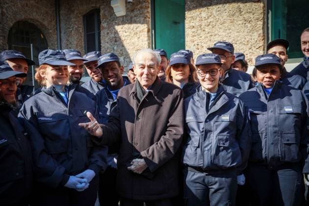 Paris, France le 12 avril 2019 - Photo d archive de Robert Badinter lors d une visite de la prison de la Sante. Robert Badinter est decede a son domicile - Archive photo of Robert Badinter during a visit to the Sante prison. Robert Badinter died at his home  Copyright: xLucxNoboutx
