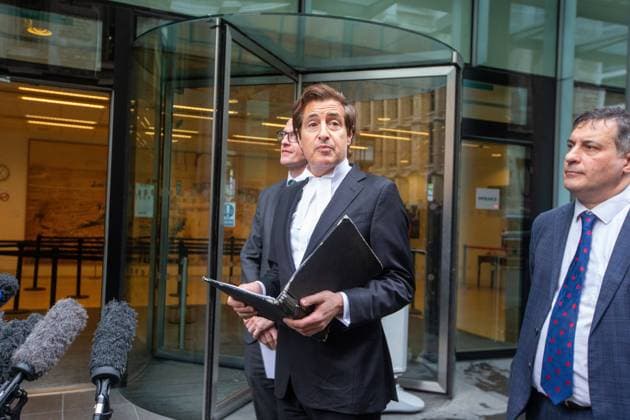 Bilder des Jahres 2024, Entertainment 02 Februar Entertainment Themen der Woche KW06 Entertainment Bilder des Tages February 9, 2024, London, England, United Kingdom: Prince HarryÃ¢â‚¬â ¢s lawyer DAVID SHERBORNE I seen reading the PrinceÃ¢â‚¬â ¢s statement outside Rolls Building after the royal givenÃ¢â‚¬â ¢ substantial damages in Mirror hacking case by High Court in London. London United Kingdom - ZUMAs262 20240209_zip_s262_038 Copyright: xTayfunxSalcix