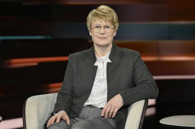 Veronika Grimm (Ökonomin) 02 24 her Veronika Grimm am 7. Februar 2024 in Markus Lanz , ZDF TV Fernsehen Talkshow Talk Show Deutschland deutsch deutsche Frau Wirtschaftswissenschaftlerin Wissenschaftlerin Wirtschaftswissenschaft Wirtschaftsweise german female economist quer halb sitzend neutral lächelnd *** Veronika Grimm Economist 02 24 her Veronika Grimm on February 7, 2024 in Markus Lanz , ZDF TV Television Talk Show Talk Show Germany German German woman economist scientist economics economics German female economist cross half sitting neutral smiling