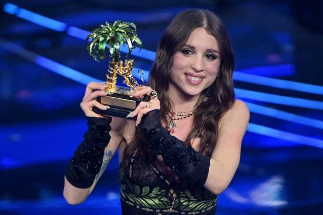 Bilder des Jahres 2024, Entertainment 02 Februar Entertainment Themen der Woche KW06 Entertainment Bilder des Tages Sanremo (Im) 10 02 2024 - 74Â° Festival di Sanremo foto Image nella foto: Angelina Mango *** Sanremo Im 10 02 2024 74th Sanremo Festival photo Image in the photo Angelina Mango 