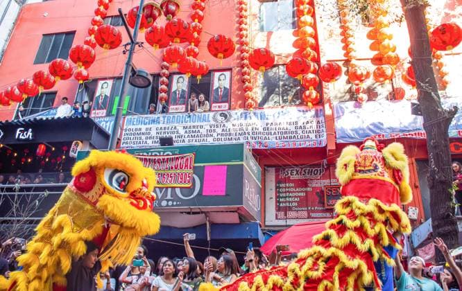 Chinese New Year Of The Wooden Dragon Celebration February 10, 2024, Mexico City, Mexico: Chinese citizens take part during the Lion and dragon dance to celebrate the Chinese New Year at Mexico City Chinatown. Mexico City Mexico Copyright: xEsenioxHernandezxxEyepixxGroupx