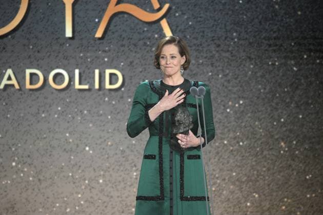 Bilder des Jahres 2024, Entertainment 02 Februar Entertainment Themen der Woche KW06 Entertainment Bilder des Tages Goya Awards 2024 - Valladolid American actress Sigourney Weaver receives the International Goya during the gala of the 38th edition of the Goya Awards, at the Auditorio Feria de Valladolid, on February 10, 2024, in Valladolid, Castilla y Leon (Spain). The Academy celebrates the quality of Spanish cinema with the presentation of the Goya Awards, the most important awards in Spanish cinema, to the best professionals in each of the technical and creative specialties. Throughout its history, the Academy has recognized with the Goya, or with its nomination, the work of both technicians, anonymous professionals for the general public, and great Spanish and international stars. Photo by Jose Oliva Europa Press ABACAPRESS.COM Valladolid Spain  Copyright: xEuropaxPress ABACAx