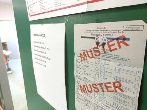 News Themen der Woche KW06 Berlin, Deutschland, 11.02.2024: Kreuzberg: Teilwiederholung der Bundestagswahl in der Hauptstadt: Ein Wahllokal bei der Wiederholungswahl *** Berlin, Germany, 11 02 2024 Kreuzberg Partial repeat of the Bundestag election in the capital A polling station in the repeat election Copyright: xdtsxNachrichtenagenturx dts_30546