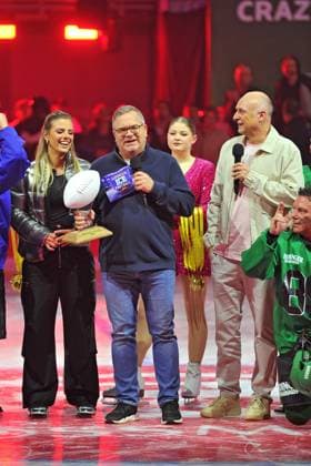 RTL American Ice Football Mona Stevens , Elton and Frank Buschmann on the occasion of the RTL TV event American Ice Football on 11 02 2024 in the SAP Arena Mannheim 20240211MWI120810