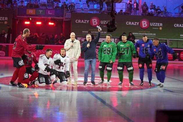 American Ice Football 11 02 2024 The event spectacle in the SAP Arena Mannheim with Elton, Frank Buschmann, Jörn Schlönvoigt, Stefan Mross, Serkan Yavuz, Pascal Hens, Kevin Großkreutz, Calvin Kleinen Mannheim SAP Arena Baden Württemberg