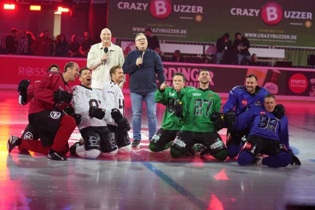 American Ice Football 11 02 2024 The event spectacle in the SAP Arena Mannheim with Elton, Frank Buschmann, Jörn Schlönvoigt, Stefan Mross, Serkan Yavuz, Pascal Hens, Kevin Großkreutz, Calvin Kleinen Mannheim SAP Arena Baden Württemberg