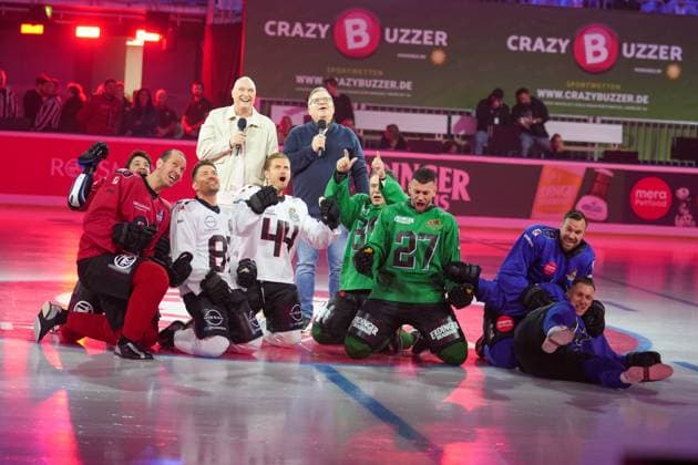 American Ice Football 11 02 2024 The event spectacle in the SAP Arena Mannheim with Elton, Frank Buschmann, Jörn Schlönvoigt, Stefan Mross, Serkan Yavuz, Pascal Hens, Kevin Großkreutz, Calvin Kleinen Mannheim SAP Arena Baden Württemberg