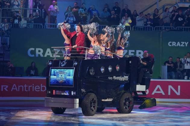 American Ice Football 11 02 2024 The event spectacle in the SAP Arena Mannheim with Olaf the pinball machine Mannheim SAP Arena Baden Württemberg