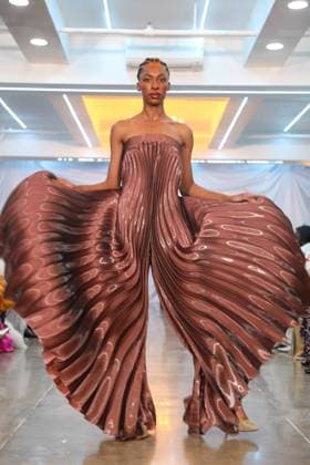 Bilder des Jahres 2024, Entertainment 02 Februar Entertainment Themen der Woche KW07 Entertainment Bilder des Tages YUTEE RONE FW24 NYFW (NEW) NYFW: Yutee Rone FW24 Fashion Show. February 12, 2024. New York, USA: Yutee Rone FW24 at NYFW with models on catwalk showcasing Wavering Lines, which is an ode to the organic nature of lines and their power to express movement and grace. They are Crafted to accentuate the female form, each garment tells a story of empowerment and sophistication. Credit: Adem Wijewickrema TheNews2 (Foto: Adem Wijewickrema Thenews2 imago images) YUTEE RONE FW24 NYFW  Copyright: xAdemxWijewickremax