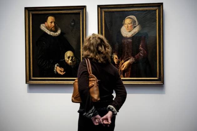 Bilder des Jahres 2024, Entertainment 02 Februar Entertainment Themen der Woche KW07 Entertainment Bilder des Tages AMSTERDAM - The painting Portrait of a Man with a Skull and Portrait of a Woman during a press preview of the exhibition about the Haarlem master Frans Hals in the Rijksmuseum. About fifty of the best works of the seventeenth-century painter are on display. ANP ROBIN VAN LONKHUIJSEN netherlands out - belgium out  Copyright: xx x491007220x originalFilename: 491007220.jpg