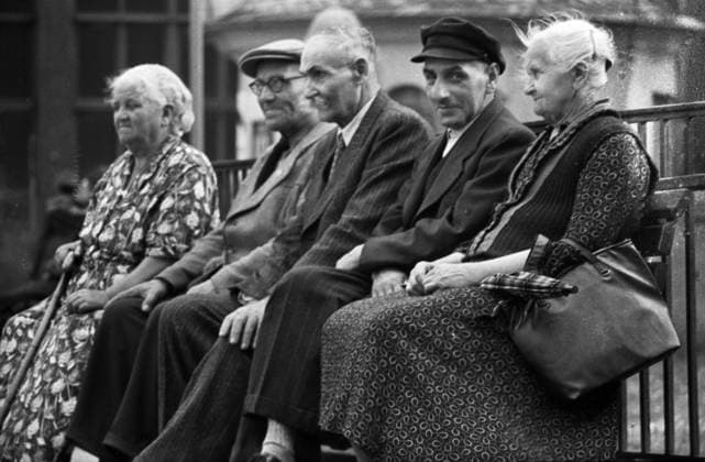 Persönlichkeiten aus 1954-59 DEU, Deutschland, Dortmund: Persönlichkeiten aus der Politik, Wirtschaft und Kultur aus den Jahren 50er Hannover. Gruppe von Rentnern ca. 1956 DEU, Germany, Dortmund: Personalities from politics, business and culture from the years 1954-9 Niedersachsen *** Personalities from 1954 59 DEU, Germany, Dortmund Personalities from politics, business and culture from the years 50 Hanover Group of pensioners ca 1956 DEU, Germany, Dortmund Personalities from politics, business and culture from the years 1954 9 Lower Saxony
