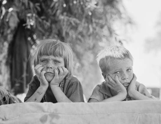Children of Oklahoma drought refugee in migratory camp in California, 1936 (b w photo) 3710054 Children of Oklahoma drought refugee in migratory camp in California, 1936 (b w photo) by Lange, Dorothea (1895-1965); Private Collection. Copyright: xBridgemanxImagesx 3710054