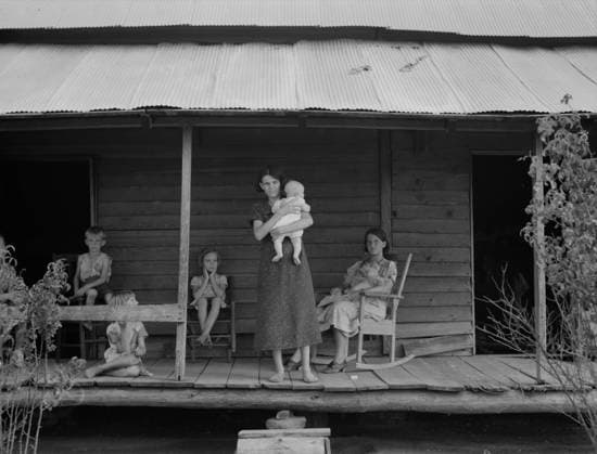 Cotton sharecropper family in Macon County, Georgia, 1937 (b w photo) 3738756 Cotton sharecropper family in Macon County, Georgia, 1937 (b w photo) by Lange, Dorothea (1895-1965); Private Collection. Copyright: xBridgemanxImagesx 3738756
