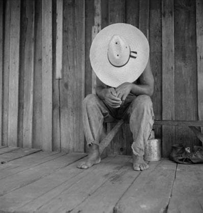 Turpentine worker at DuPont, Georgia, 1937 (b w photo) 3738845 Turpentine worker at DuPont, Georgia, 1937 (b w photo) by Lange, Dorothea (1895-1965); Private Collection. Copyright: xBridgemanxImagesx 3738845