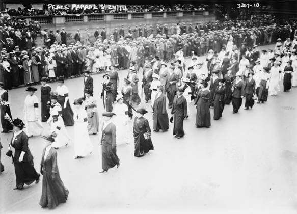 Women s Peace Parade down Fifth Avenue, New York, 1914 (b w photo) 4072613 Women s Peace Parade down Fifth Avenue, New York, 1914 (b w photo) by Bain, George Grantham - Bain News Service (1865-1944); Private Collection; (add.info.: A mourning parade with black-dressed women (or in white with black accessories) on August 29th 1914 down Fifth Avenue to Union Square accompanied by muffled drums.). Copyright: xBridgemanxImagesx 4072613