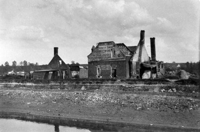 First World War (1914-1918): the banks of the Somme and the canal of Seraucourt-le-Grand (Aisne) on 22 05 1917. XEE4133567 First World War (1914-1918): the banks of the Somme and the canal of Seraucourt-le-Grand (Aisne) on 22 05 1917. by Unknown photographer, (20th century); Private Collection; (add.info.: First World War (1914-1918): the banks of the Somme and the canal of Seraucourt-le-Grand (Aisne) on 22 05 1917.); Stefano Bianchetti. Copyright: xStefanoxBianchettix xBridgemanxImagesx 4133567