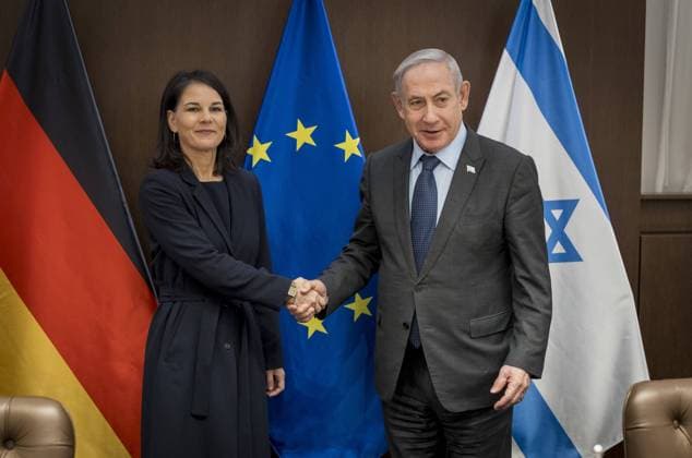 Bilder des Jahres 2024, News 02 Februar News Themen der Woche KW07 News Bilder des Tages Annalena Baerbock (Buendnis 90 Die Gruenen), Bundesaussenministerin, aufgenommen im Rahmen ihres Besuchs in Israel. Hier trifft sie den israelischen Ministerpraesidenten Benjamin Netanjahu. Fotografiert im Auftrag des Auswaertigen Amtes Jerusalem Israel *** Annalena Baerbock Buendnis 90 Die Gruenen , Federal Foreign Minister, photographed during her visit to Israel Here she meets Israeli Prime Minister Benjamin Netanyahu Photographed on behalf of the Federal Foreign Office Jerusalem Israel Copyright: xThomasxKoehlerx