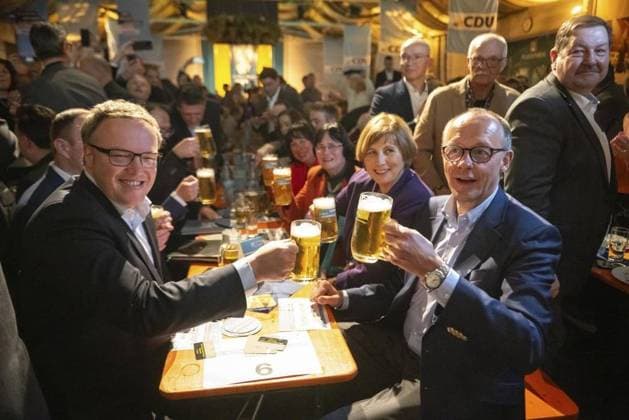 News Bilder des Tages POLITISCHER ASCHERMITTWOCH DER CDU THÜRINGEN MIT FRIEDRICH MERZ ** NUR FÜR REDAKTIONELLE ZWECKE ** EDITORIAL USE ONLY **<p>14 02 2024-Apolda: Politischer Aschermittwoch der CDU Thüringen in der Festhalle der Vereinsbrauerei Apolda im Foto: CDU-Voritzender Friedrich Merz, rechts, Mario Voigt (CDU-Fraktionsvorsitzender Thüringen), links, ( Deutschland Thueringen Apolda Copyright: SaschaxFromm *** POLITICAL ASHER WEDNESDAY OF THE CDU THURINGIA WITH FRIEDRICH MERZ FOR EDITORIAL PURPOSES ONLY EDITORIAL USE ONLY p 14 02 2024 Apolda Political Ash Wednesday of the CDU Thuringia in the festival hall of the Vereinsbrauerei Apolda in the photo CDU chairman Friedrich Merz, right, Mario Voigt CDU parliamentary group leader Thuringia , left, G Copyright: SaschaxFromm doc7u54hqkc6uqqnimpdsl ,EDITORIAL USE ONLY