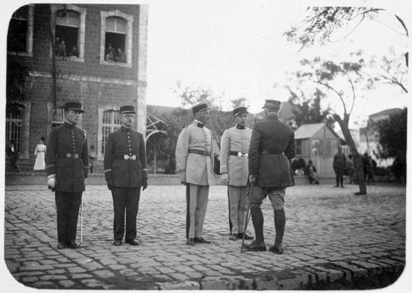 Officers of the French Foreign Legion, Syria, 20th century. The French Foreign Legion was established in 1831 as an elite unit of foreign volunteers. The Legion s primary function in the 19th and early 20th century was the expansion and protection of France s overseas territories. Syria was governed by France between the two World Wars under the terms of a League of Nations mandate. The photographer is unknown., Copyright: xUnitedxArchivesx xWorldxHistoryxArchivex WHA_162_0510004886 !ACHTUNG AUFNAHMEDATUM GESCHÄTZT!