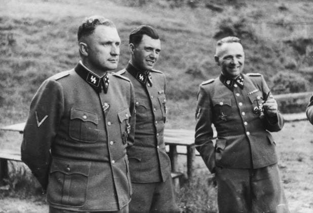 Auschwitz, Poland. Three SS officers socialize on the grounds of the SS retreat outside of Auschwitz, at Solahutte , 1944. From left to right they are: Richard Baer (Commandant of Auschwitz), Dr. Josef Mengele and Rudolf Hoess (the former Auschwitz Commandant)., Copyright: xUnitedxArchivesx xWorldxHistoryxArchivex WHA_179_0397 EDITORIAL USE ONLY !ACHTUNG AUFNAHMEDATUM GESCHÄTZT!