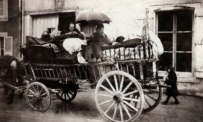 First World War (1914-1918): inhabitants of Verdun and Verdunois fleeing the German attack and crossing a village in their carts. Photography In  Le Miroir, 19 March 1916 - WWI: French inhabitants of Verdun fleeing the imminent German attack, Photography from  Le Miroir, 19th March 1916 XEE4151546 First World War (1914-1918): inhabitants of Verdun and Verdunois fleeing the German attack and crossing a village in their carts. Photography In  Le Miroir, 19 March 1916 - WWI: French inhabitants of Verdun fleeing the imminent German attack, Photography from  Le Miroir, 19th March 1916 by Unknown photographer, (20th century); Private Collection; (add.info.: First World War (1914-1918): inhabitants o Copyright: xBridgemanxImagesx 4151546