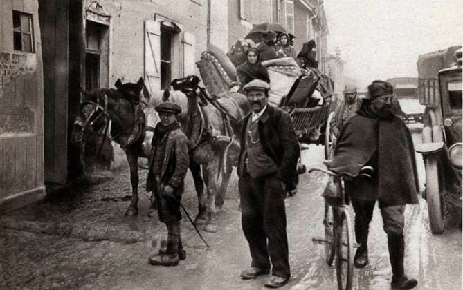 First World War (1914-1918): inhabitants of Verdun and Verdunois fleeing the German attack and crossing a village in their carts. Photography In  Le Miroir, 19 March 1916 - WWI: French inhabitants of Verdun fleeing the imminent German attack, Photography from  Le Miroir, 19th March 1916 XEE4151552 First World War (1914-1918): inhabitants of Verdun and Verdunois fleeing the German attack and crossing a village in their carts. Photography In  Le Miroir, 19 March 1916 - WWI: French inhabitants of Verdun fleeing the imminent German attack, Photography from  Le Miroir, 19th March 1916 by Unknown photographer, (20th century); Private Collection; (add.info.: First World War (1914-1918): inhabitants o Copyright: xBridgemanxImagesx 4151552