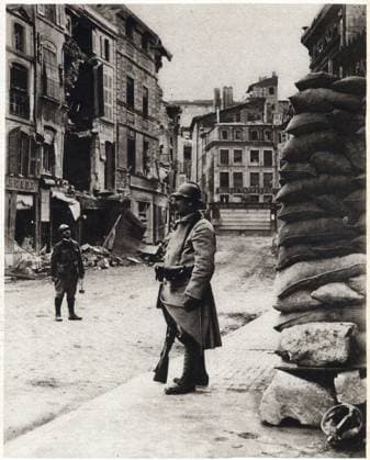 First World War (1914-1918): the war entirely covered with bags of land of a factionary in Verdun, France in February 1916. XEE4168110 First World War (1914-1918): the war entirely covered with bags of land of a factionary in Verdun, France in February 1916. by Unknown photographer, (20th century); Private Collection; (add.info.: First World War (1914-1918): the war entirely covered with bags of land of a factionary in Verdun, France in February 1916.); Stefano Bianchetti. Copyright: xStefanoxBianchettix xBridgemanxImagesx 4168110