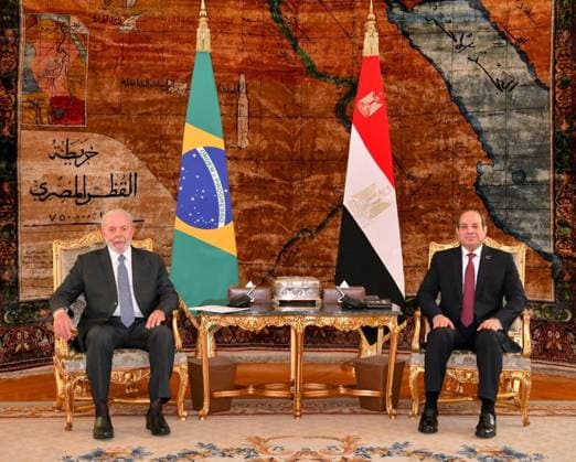News Themen der Woche KW07 News Bilder des Tages Ägypten, Abdel Fattah El-Sisi empfängt Lula da Silva in Kairo (240215) -- CAIRO, Feb. 15, 2024 -- Egyptian President Abdel-Fattah al-Sisi (R) meets with Brazilian President Luiz Inacio Lula da Silva in Cairo, Egypt, on Feb. 15, 2024. Egyptian President Abdel-Fattah al-Sisi held talks on Thursday with visiting Brazilian President Luiz Inacio Lula da Silva in Cairo, where they discussed upgrading bilateral relations as well as the ongoing Israeli war on the Gaza Strip. ( Handout via Xinhua) EGYPT-CAIRO-PRESIDENT-BRAZIL-PRESIDENT-MEETING EgyptianxPresidency 
