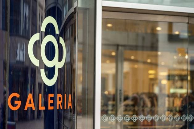 Glazed entrance area of Galeria with logo 15 02 24, Wiesbaden Symbol photo, illustration image, symbol image, illustration photo Glazed entrance area of Galeria with logo This image s