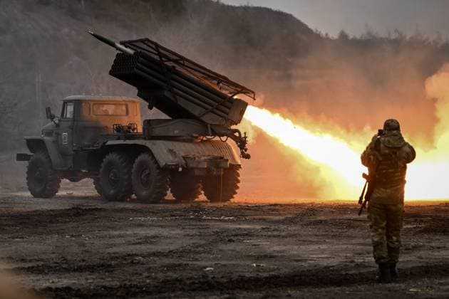 Bilder des Jahres 2024, News 02 Februar News Themen der Woche KW07 News Bilder des Tages Russia Ukraine Military Operation Rocket Launchers 8620546 15.02.2024 Russian servicemen fire a BM-21 Grad multiple rocket launcher towards Ukrainian positions in the Krasnyi Lyman, also known as Lyman, sector of the frontline amid Russia s military operation in Ukraine, Russia. Stanislav Krasilnikov Sputnik Russia  Copyright: xStanislavxKrasilnikovx