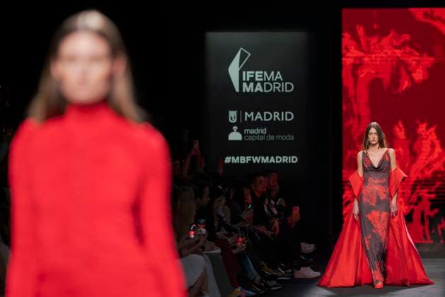 February 15, 2024, Madrid, Spain: A model walks the runway at the Claro Couture fashion show during the Mercedes Benz Fashion Week at IFEMA in Madrid. Madrid Spain - ZUMAs197 20240215_aaa_s197_296 Copyright: xGuillermoxGutierrezxCarrascalx