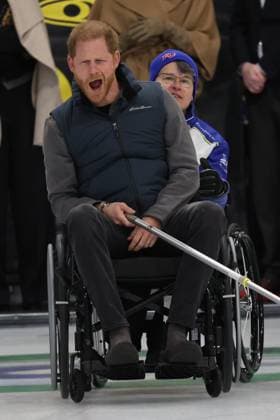 Entertainment Bilder des Tages . 16 02 2024. Vancouver, Canada. Prince Harry and Meghan Markle, the Duke and Duchess of Sussex, at a curling centre in Vancouver, Canada, on the third day of the one year to go events for next years Invictus Games.  xStephenxLockx xi-Imagesx IIM-24999-0061