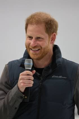 . 16 02 2024. Vancouver, Canada. Prince Harry and Meghan Markle, the Duke and Duchess of Sussex, at a curling centre in Vancouver, Canada, on the third day of the one year to go events for next years Invictus Games.  xStephenxLockx xi-Imagesx IIM-24999-0081