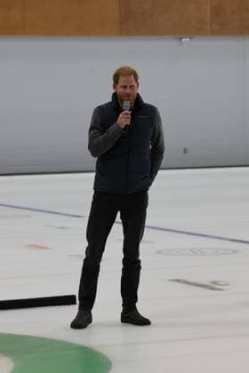 . 16 02 2024. Vancouver, Canada. Prince Harry and Meghan Markle, the Duke and Duchess of Sussex, at a curling centre in Vancouver, Canada, on the third day of the one year to go events for next years Invictus Games.  xStephenxLockx xi-Imagesx IIM-24999-0084