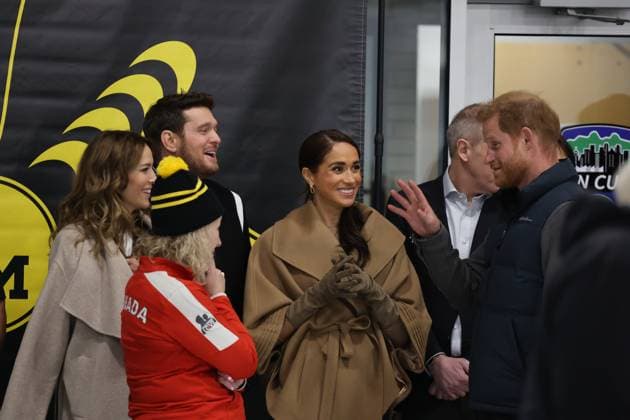 . 16 02 2024. Vancouver, Canada. Prince Harry and Meghan Markle, the Duke and Duchess of Sussex, at a curling centre in Vancouver, Canada, on the third day of the one year to go events for next years Invictus Games.  xStephenxLockx xi-Imagesx IIM-24999-0087