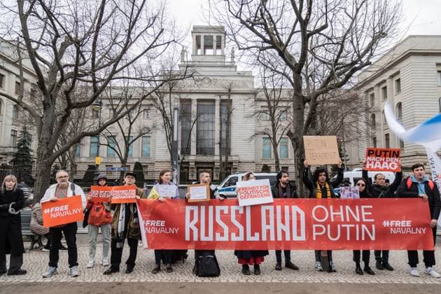 February 16, 2024, Berlin, Germany: Protestors hold placards and a banner saying Russia without Putin at a makeshift memorial and protest in front of the Russian embassy in Berlin following the death of Russian opposition leader Alexey Navalny. Berlin Germany - ZUMAs197 20240216_aaa_s197_415 Copyright: xNicholasxMullerx