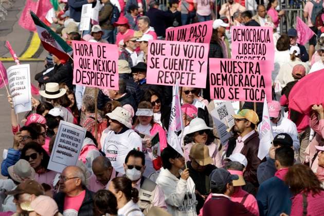 February 18, 2024, Mexico City, Mexico: Persons join the rally to support Ã¢â‚¬oeMarch for Our DemocracyÃ¢â‚¬Â movement at the Mexico City Zocalo. on February 18, 2024 in Mexico City, Mexico Mexico City Mexico - ZUMAe321 20240218_zia_e321_015 Copyright: xLuisxBarronx