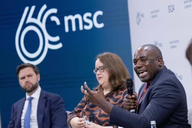 Bilder des Jahres 2024, News 02 Februar News Themen der Woche KW07 News Bilder des Tages February 18, 2024, Munich, Germany: United Kingdom Shadow Foreign Secretary David Lammy, right, comments at a panel discussion on Ã¢â‚¬oeFiguring Out Relationship Goals: The EU and Its PartnersÃ¢â‚¬Â, during the 60th Munich Security Conference at the Hotel Bayerischer Hof, February 18, 2024 in Munich, Germany. Sitting from left: U.S Senator J.D Vance, Ricarda Lang and David Lamb. Munich Germany - ZUMAp138 20240218_zaa_p138_007 Copyright: xMichaelaxStache MunichxSecurityx