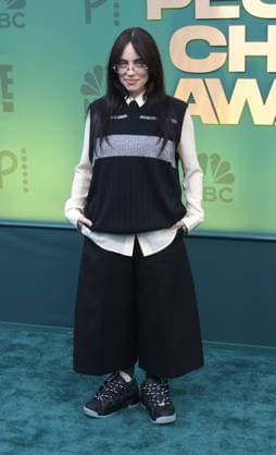 February 18, 2024, Santa Monica, Ca, USA: Billie Eilish attends the 2024 People s Choice Awards at Barker Hangar on February 18, 2024 in Santa Monica, California. Santa Monica USA - ZUMAs181 20240218_zea_s181_243 Copyright: xCraSHx