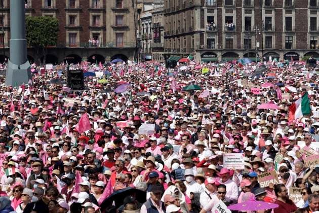 March For Our Democracy Rally - Mexico City Persons join the rally to support March for Our Democracy movement at the Mexico City Zocalo. Mexico City, Mexico, February 18, 2024. Photo by Luis Barron Eyepix Group ABACAPRESS.COM Mexico City Mexico  Copyright: xBarronxLuis Eyepix ABACAx