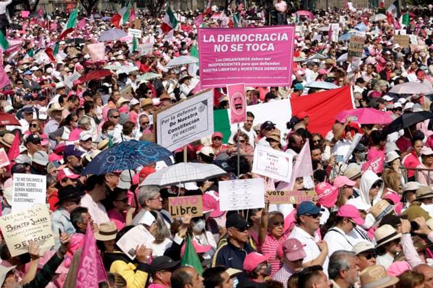 March For Our Democracy Rally - Mexico City Persons join the rally to support March for Our Democracy movement at the Mexico City Zocalo. Mexico City, Mexico, February 18, 2024. Photo by Luis Barron Eyepix Group ABACAPRESS.COM Mexico City Mexico  Copyright: xBarronxLuis Eyepix ABACAx